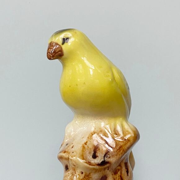 Vintage yellow parakeet on driftwood Figurine - Picture 7 of 7